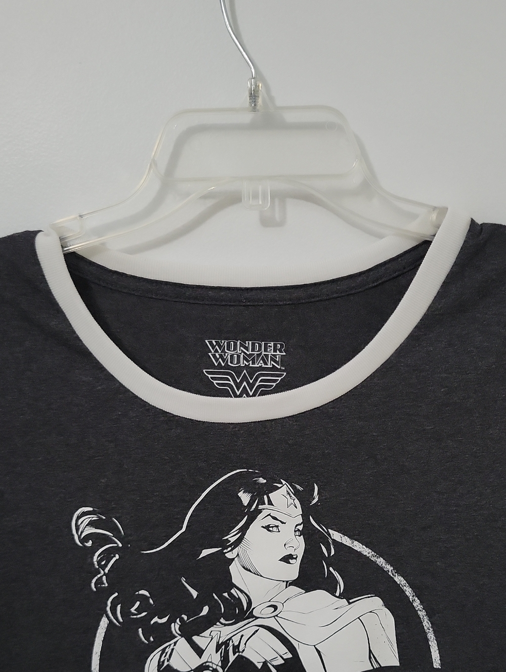 Wonder Women Graphic Tee, Size Large (11/13) - Picture 5 of 6